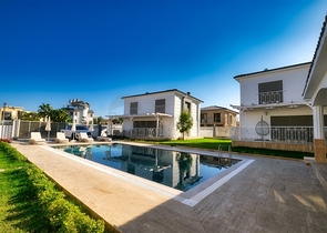 Вилла с 3 спальнями в Гейнюке Кемере