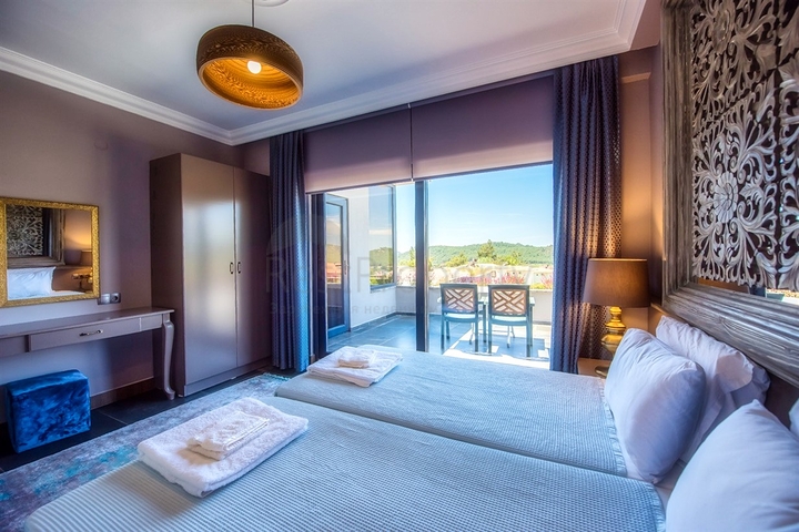 Вилла 3+1 с мебелью с личным бассейном в Оваджике Фетхие