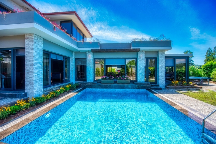 Вилла 3+1 с мебелью с личным бассейном в Оваджике Фетхие