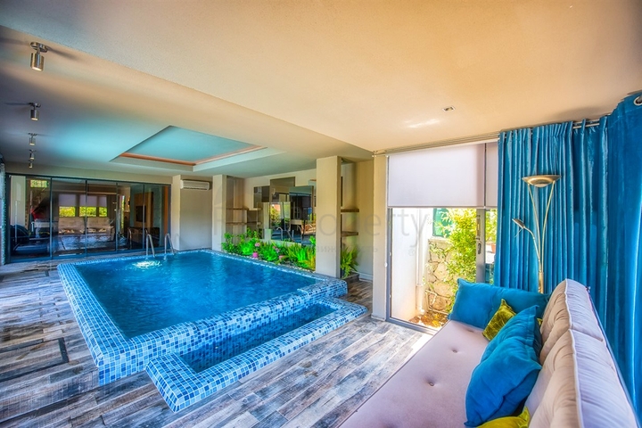 Вилла 3+1 с мебелью с личным бассейном в Оваджике Фетхие