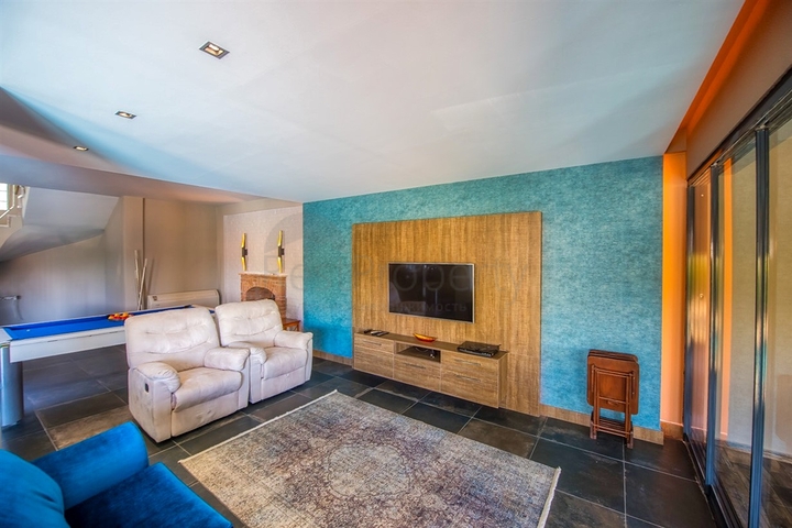 Вилла 3+1 с мебелью с личным бассейном в Оваджике Фетхие