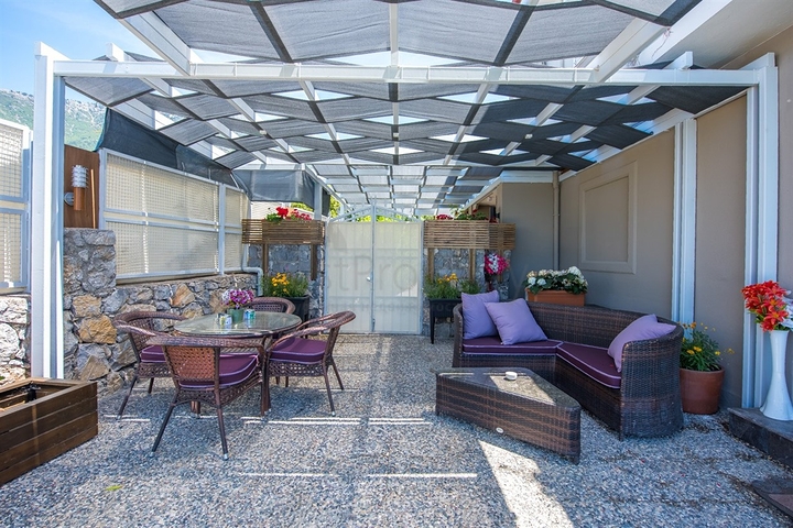 Вилла 3+1 с мебелью с личным бассейном в Оваджике Фетхие