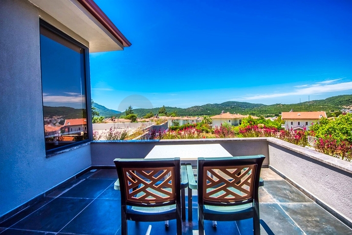 Вилла 3+1 с мебелью с личным бассейном в Оваджике Фетхие