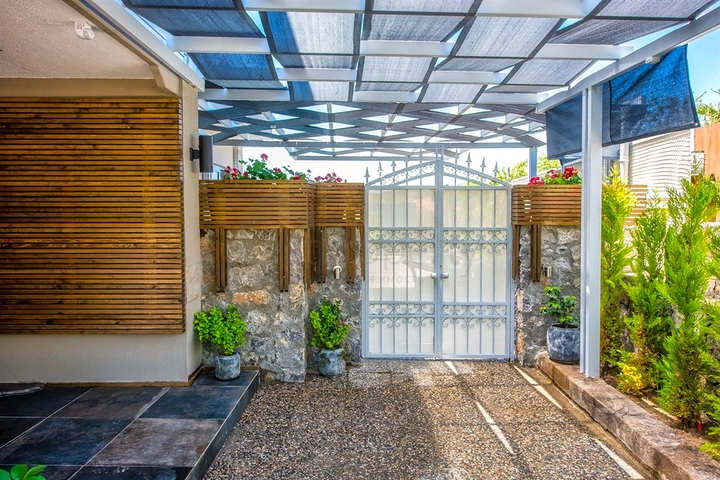 Вилла 3+1 с мебелью с личным бассейном в Оваджике Фетхие