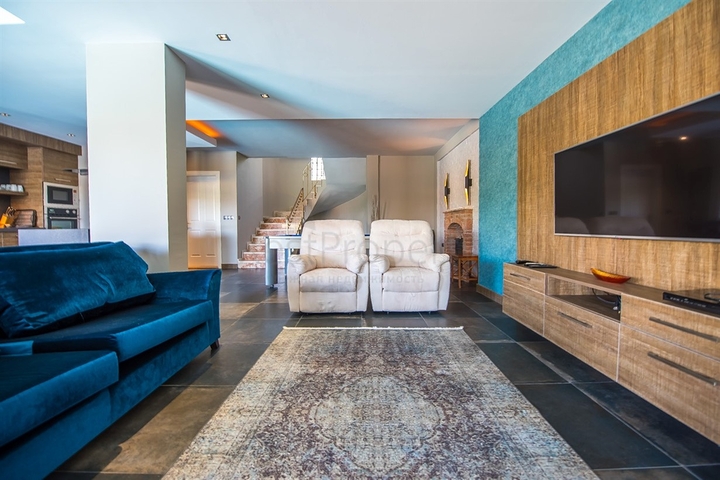 Вилла 3+1 с мебелью с личным бассейном в Оваджике Фетхие