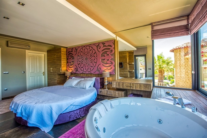 Вилла 3+1 с мебелью с личным бассейном в Оваджике Фетхие