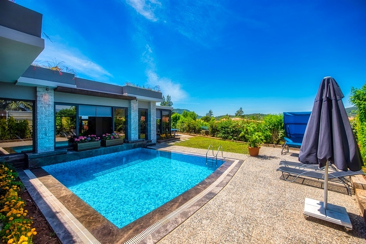 Вилла 3+1 с мебелью с личным бассейном в Оваджике Фетхие