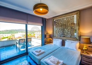 Вилла 3+1 с мебелью с личным бассейном в Оваджике Фетхие