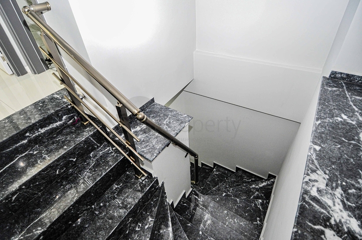 Трехкомнатная квартира с мебелью