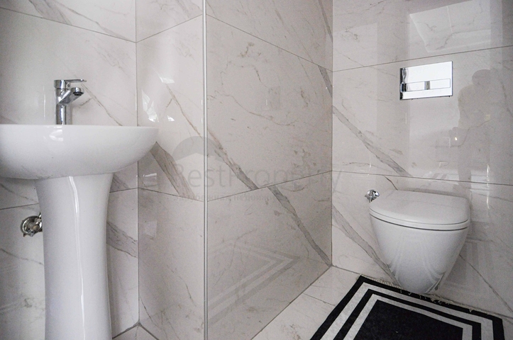 Трехкомнатная квартира с мебелью