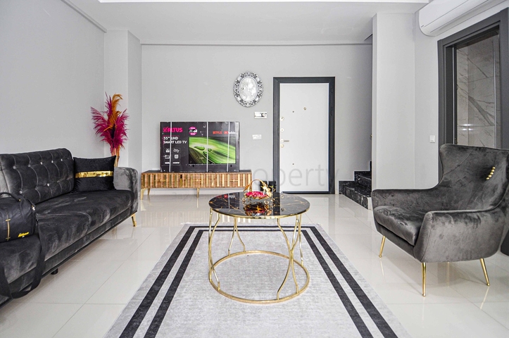 Трехкомнатная квартира с мебелью