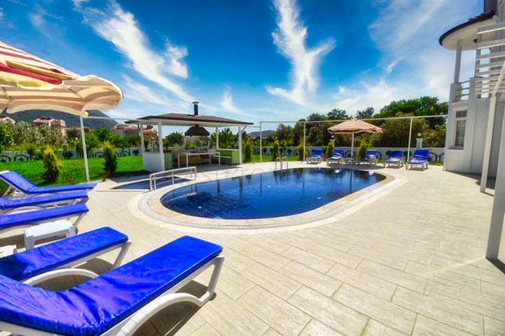 Просторная вилла 6+1 с личным бассейном в Фетхие