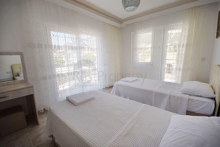 Просторная вилла 6+1 с личным бассейном в Фетхие