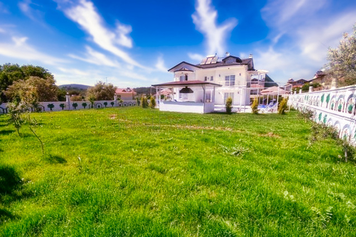 Просторная вилла 6+1 с личным бассейном в Фетхие