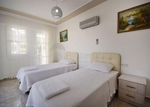 Просторная вилла 6+1 с личным бассейном в Фетхие