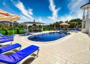 Просторная вилла 6+1 с личным бассейном в Фетхие