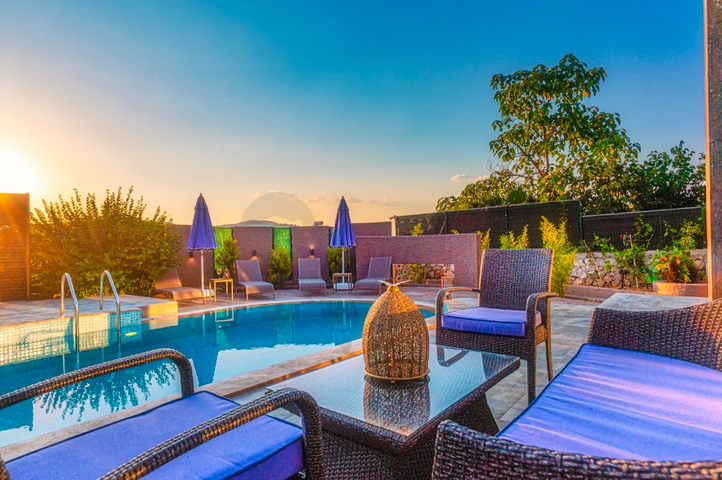 Элитная вилла с 3 спальнями в Оваджике Фетхие