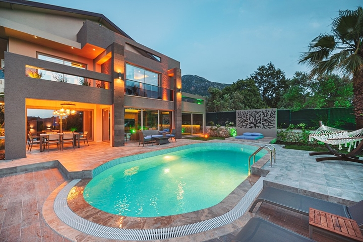 Элитная вилла с 3 спальнями в Оваджике Фетхие