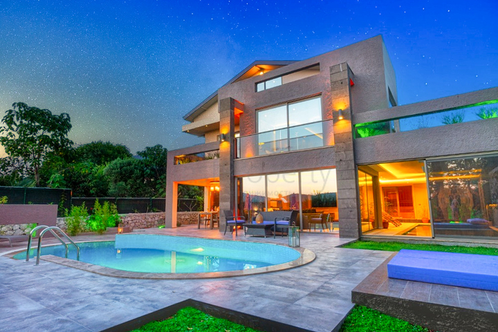 Элитная вилла с 3 спальнями в Оваджике Фетхие