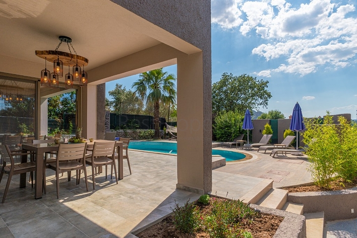 Элитная вилла с 3 спальнями в Оваджике Фетхие