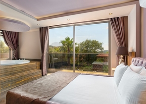 Элитная вилла с 3 спальнями в Оваджике Фетхие