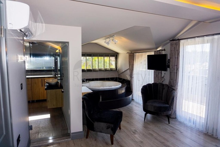 Отдельностоящая вилла с 3 спальнями в Чалыше