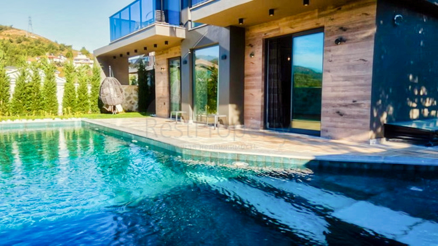 Отдельностоящая вилла с 3 спальнями в Чалыше