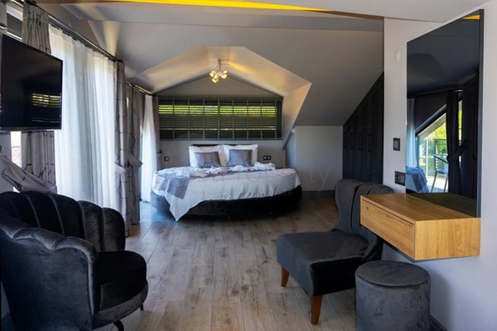 Отдельностоящая вилла с 3 спальнями в Чалыше