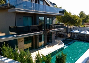 Отдельностоящая вилла с 3 спальнями в Чалыше