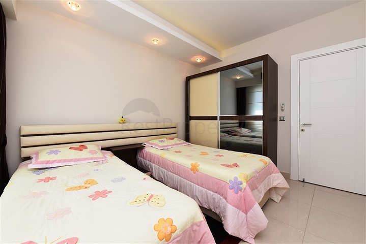 Трехкомнатная квартира с мебелью