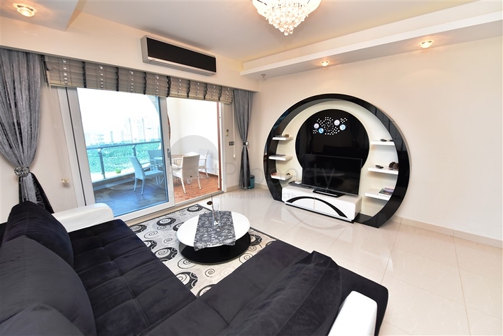 Трехкомнатная квартира с мебелью