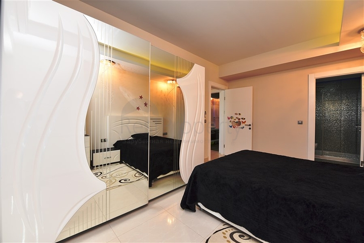 Трехкомнатная квартира с мебелью