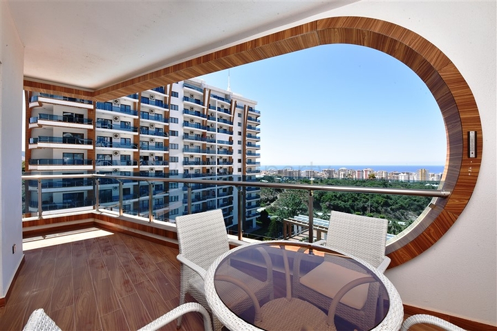 Трехкомнатная квартира с мебелью