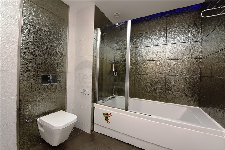 Трехкомнатная квартира с мебелью