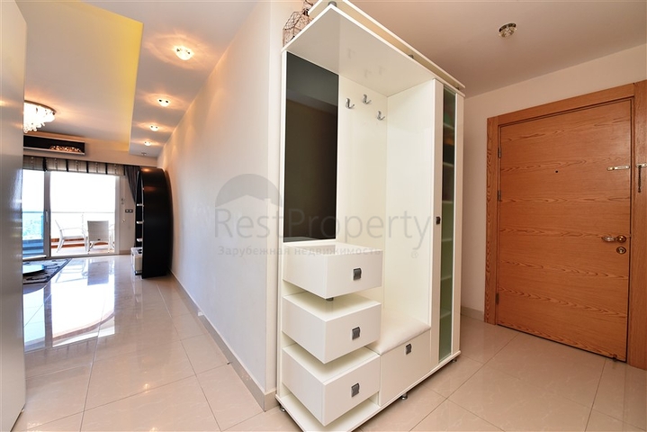 Трехкомнатная квартира с мебелью