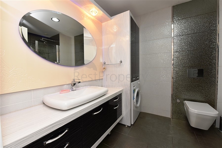 Трехкомнатная квартира с мебелью