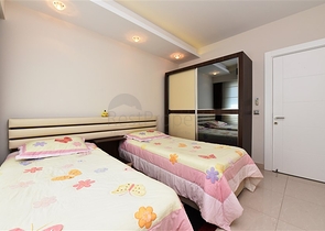 Трехкомнатная квартира с мебелью