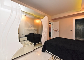 Трехкомнатная квартира с мебелью