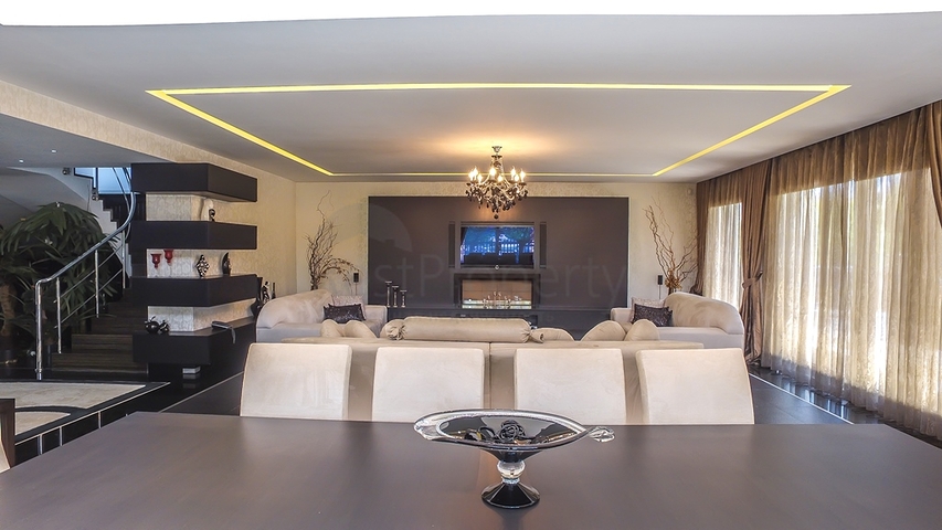 Элитная вилла с 5 спальнями в центре Фетхие