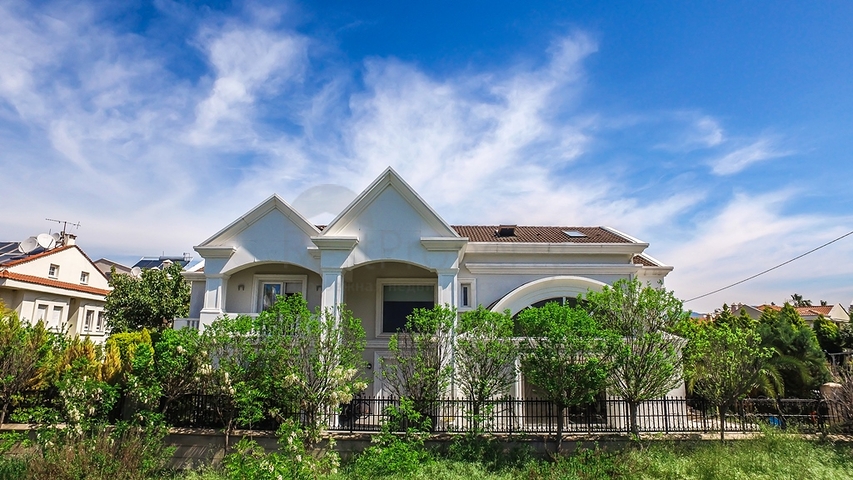 Элитная вилла с 5 спальнями в центре Фетхие