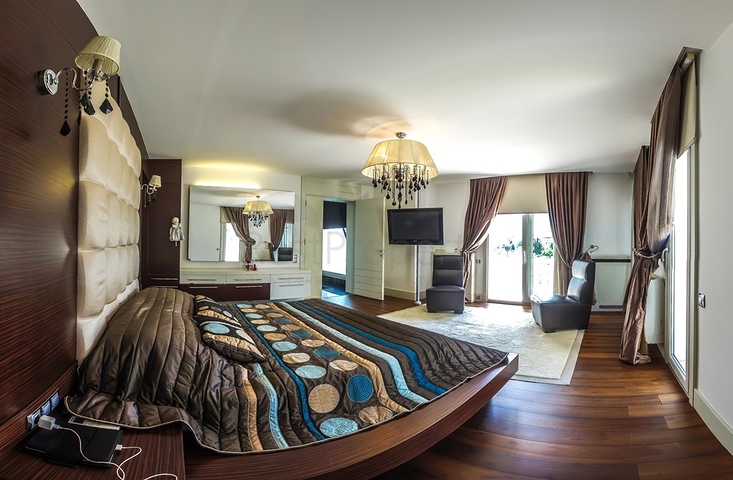 Элитная вилла с 5 спальнями в центре Фетхие