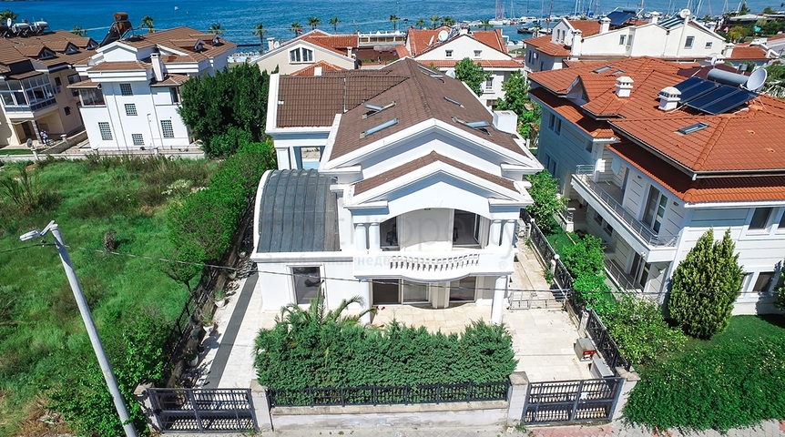 Элитная вилла с 5 спальнями в центре Фетхие