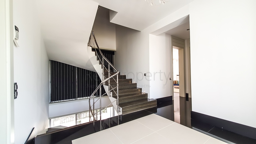 Элитная вилла с 5 спальнями в центре Фетхие