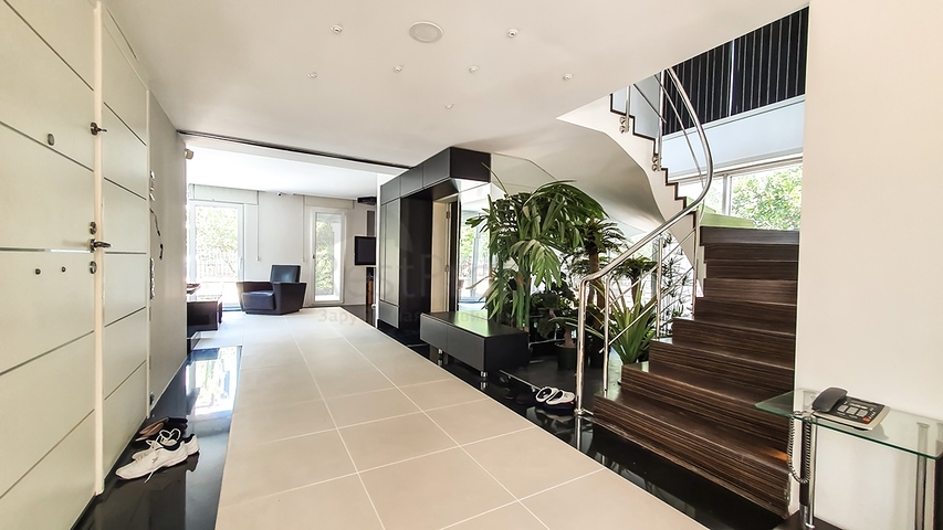 Элитная вилла с 5 спальнями в центре Фетхие