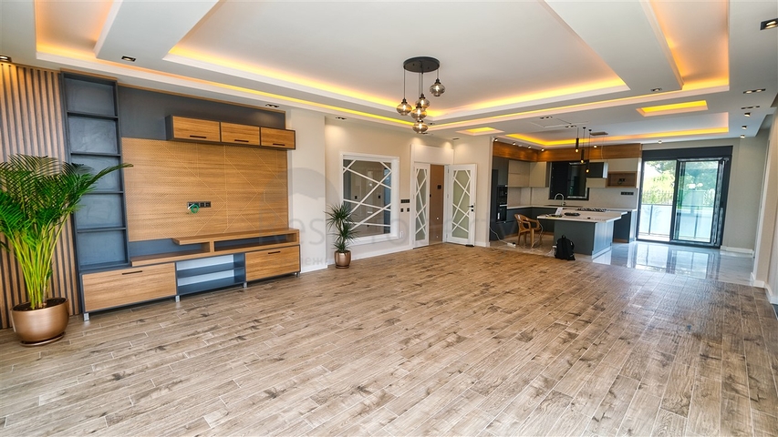 Отдельностоящая вилла 5+1 в Ешилбахире Дошемеальты