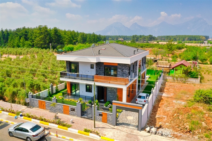 Отдельностоящая вилла 5+1 в Ешилбахире Дошемеальты