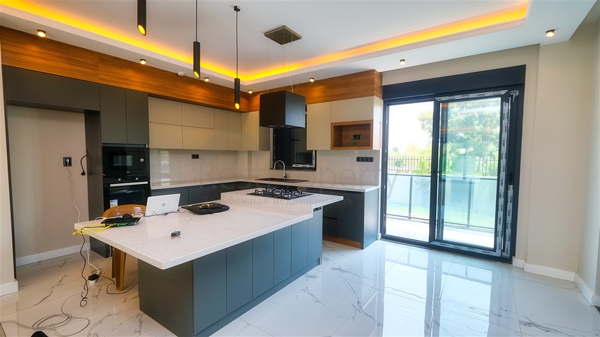 Отдельностоящая вилла 5+1 в Ешилбахире Дошемеальты