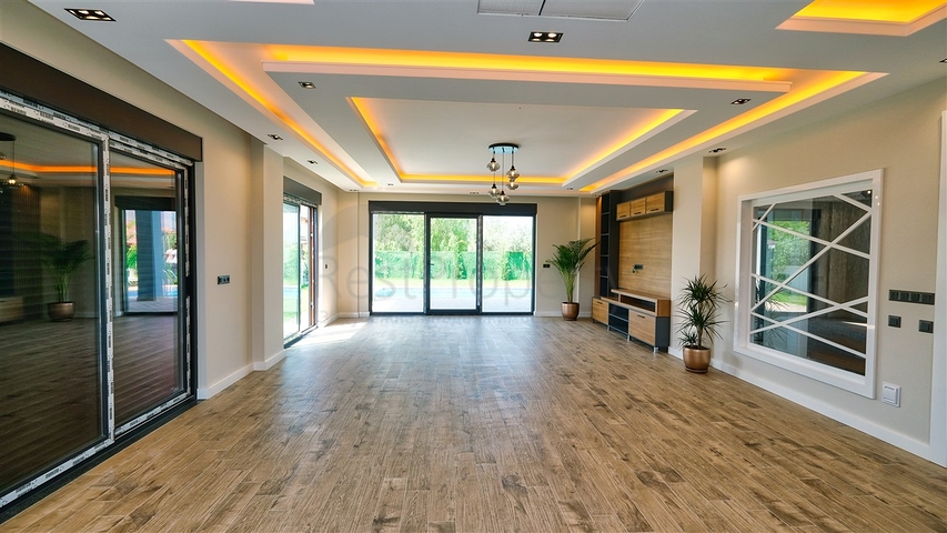 Отдельностоящая вилла 5+1 в Ешилбахире Дошемеальты