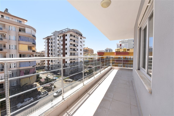 Трехкомнатная квартира в районе Махмутлар