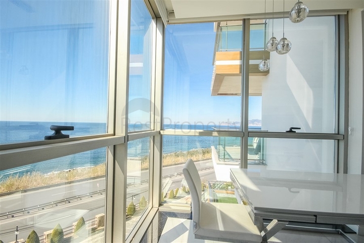 Трехкомнатная квартира с видом на море
